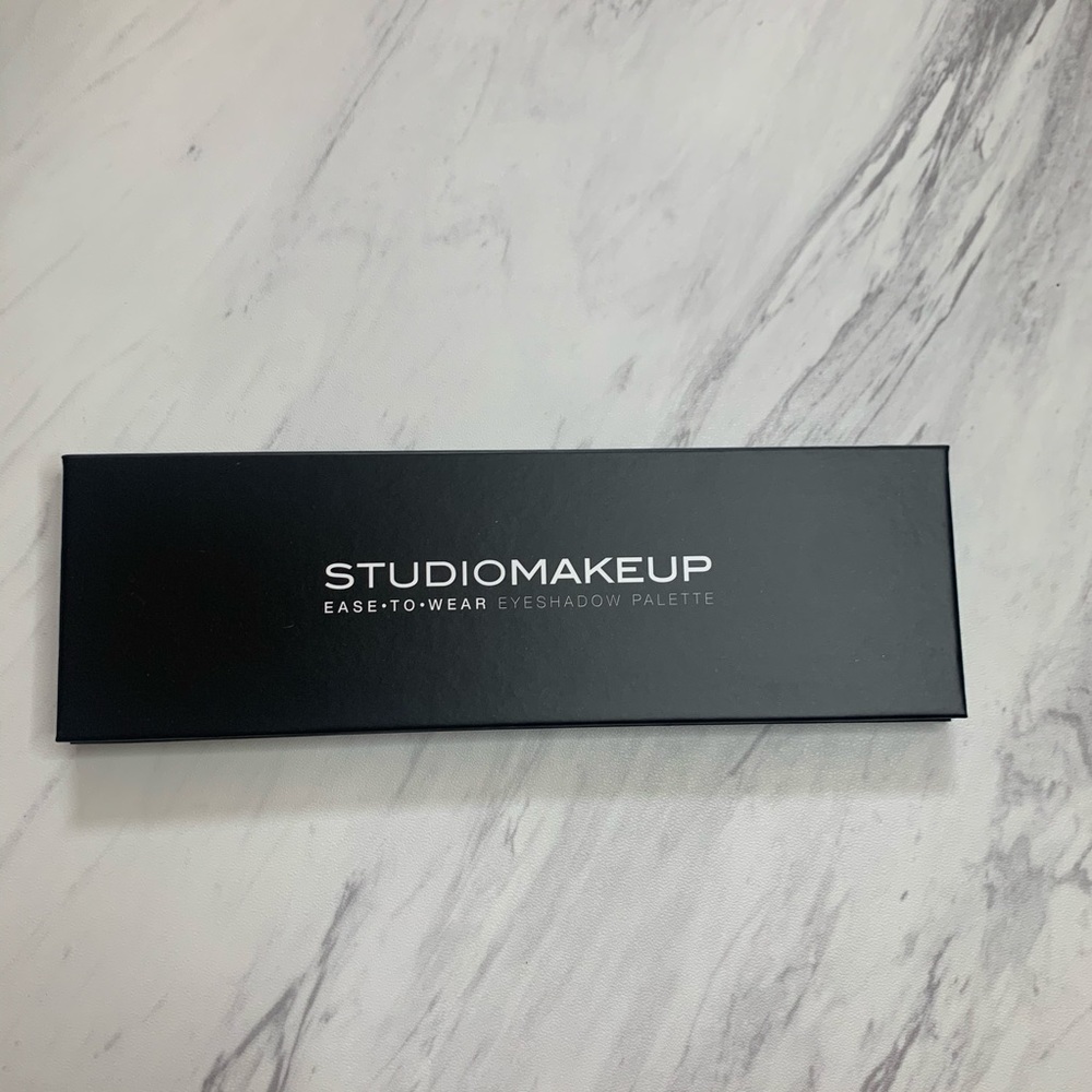 Studio makeup eyeshadow palette
